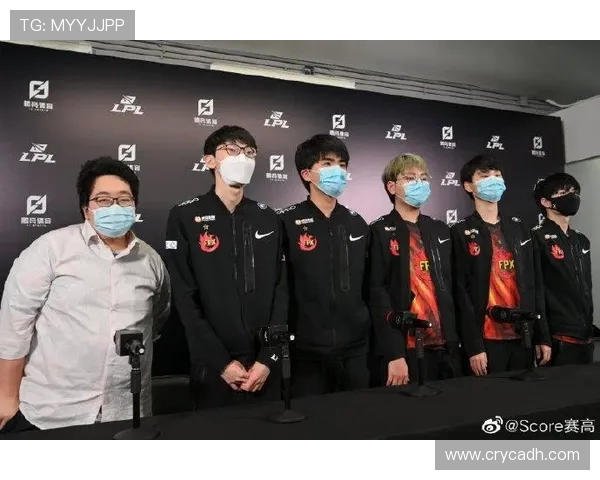 FPX团队协作引发热议电竞赛场上的默契与争议分析