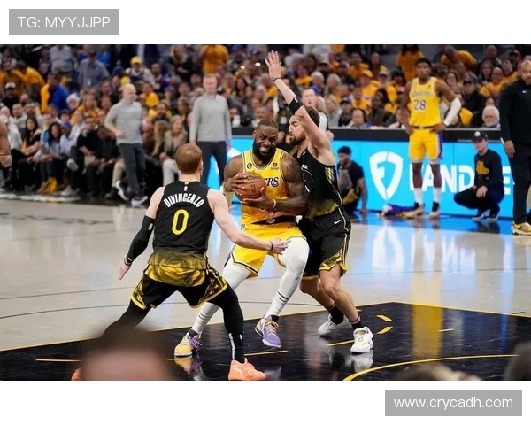 洛杉矶湖人与金州勇士的激烈对决揭示NBA季后赛的精彩瞬间与未来走势 洛杉矶湖人与金州勇士的激烈对决揭示NBA季后赛的精彩瞬间与未来走势