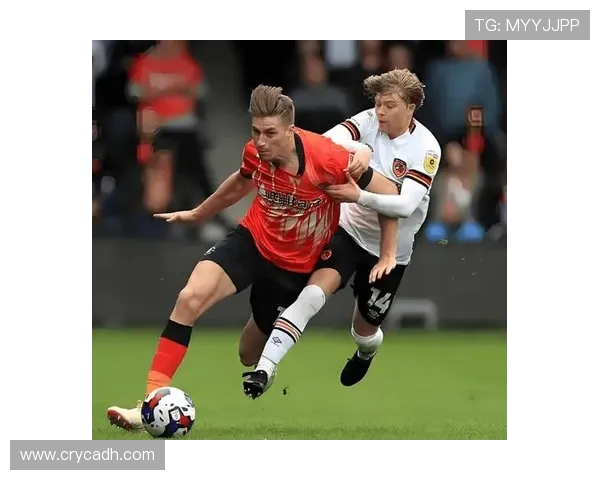 赫尔城与狼队激战正酣精彩瞬间回顾与分析